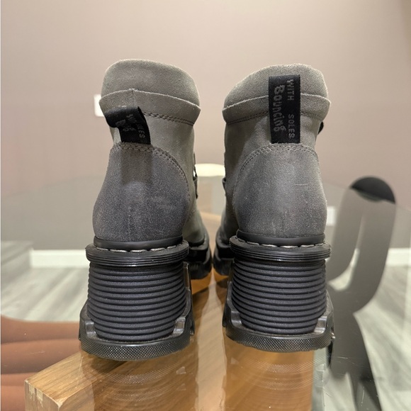 DR MARTENS CORRAN 3-EYE SUEDE HEELED BOOTS - Picture 5 of 9